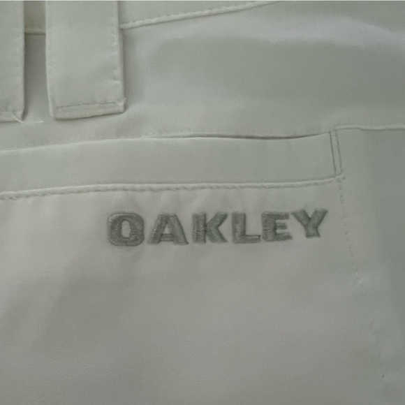 Men’s White Oakley Golf Shorts NWOT - Picture 4 of 4